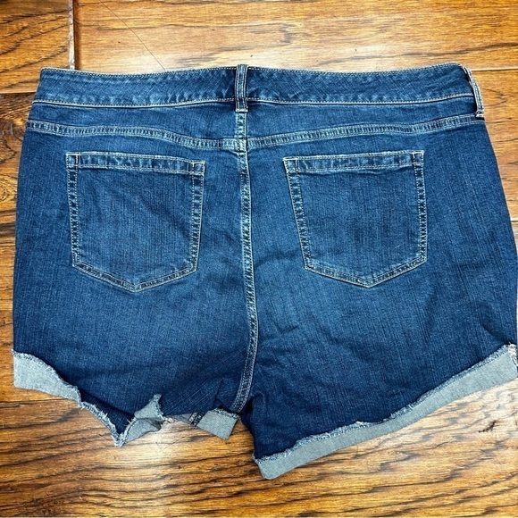 Torrid 5 Inch Vintage Stretch Mid-Rise Short - Picture 4 of 7